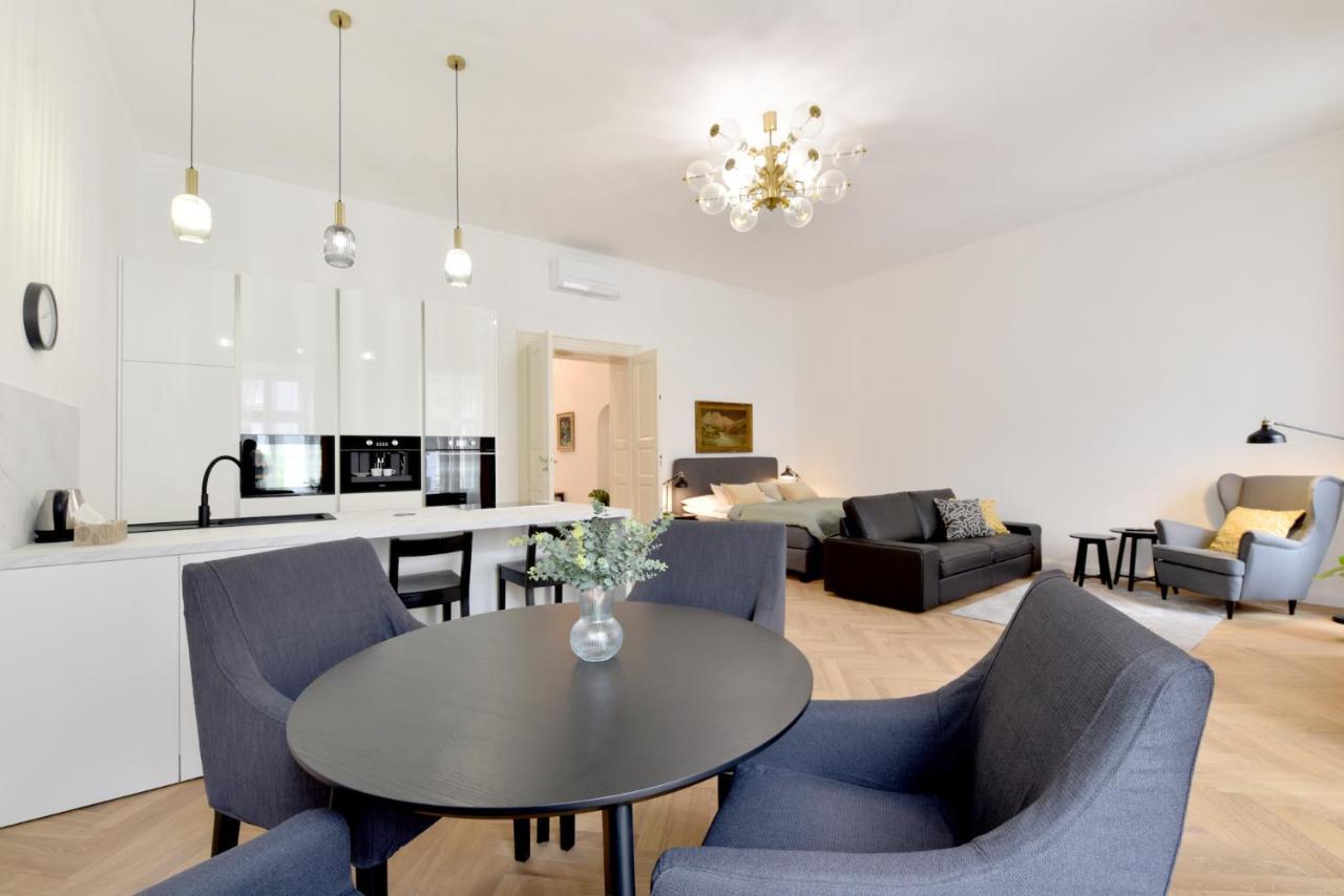 Apartman S Balkonom Trenčín Buitenkant foto