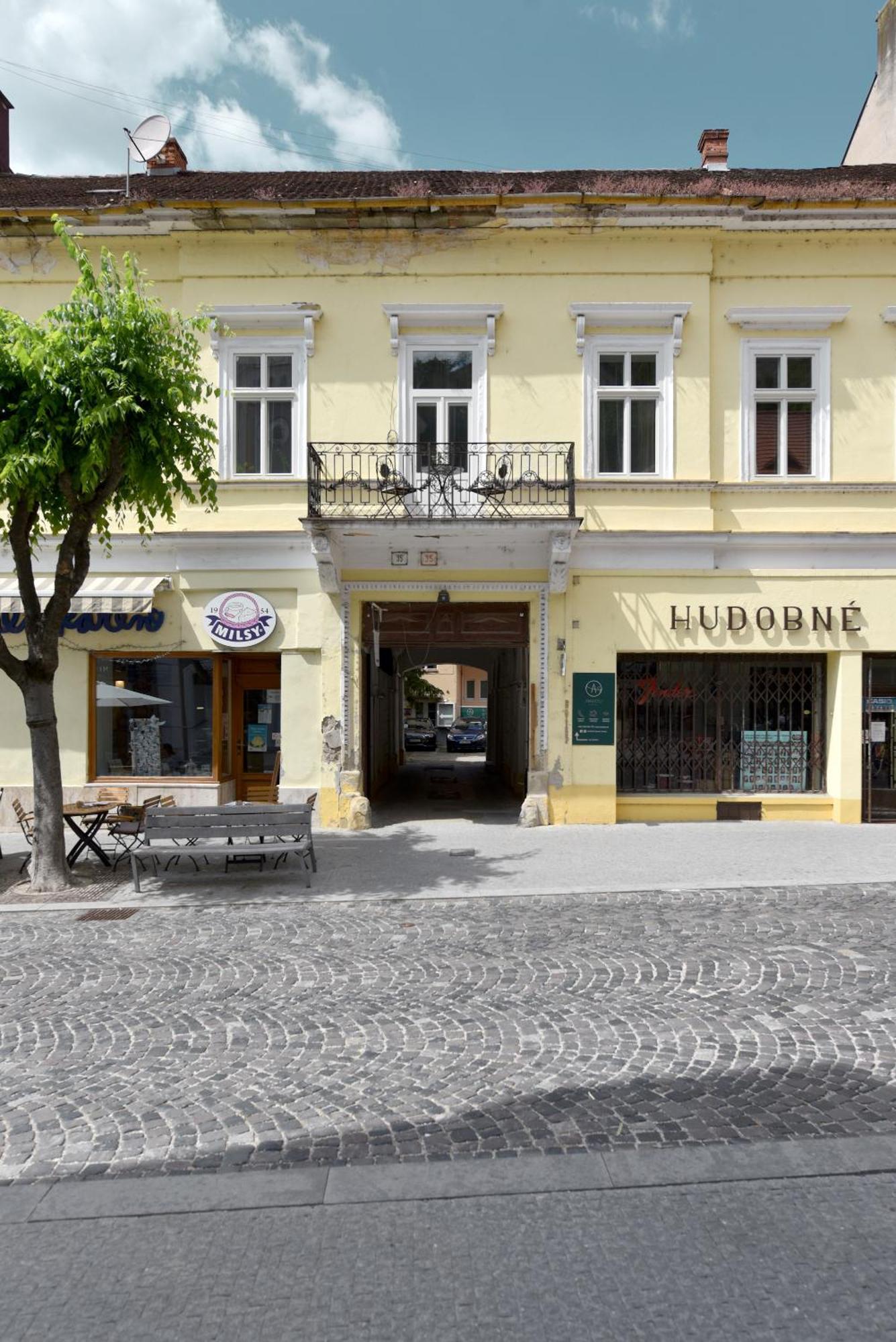 Apartman S Balkonom Trenčín Buitenkant foto